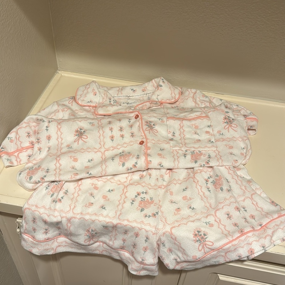 Super cozy waffle knit PJ shirt and shorts set L